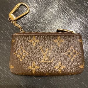 Louis Vuitton monogram key cles